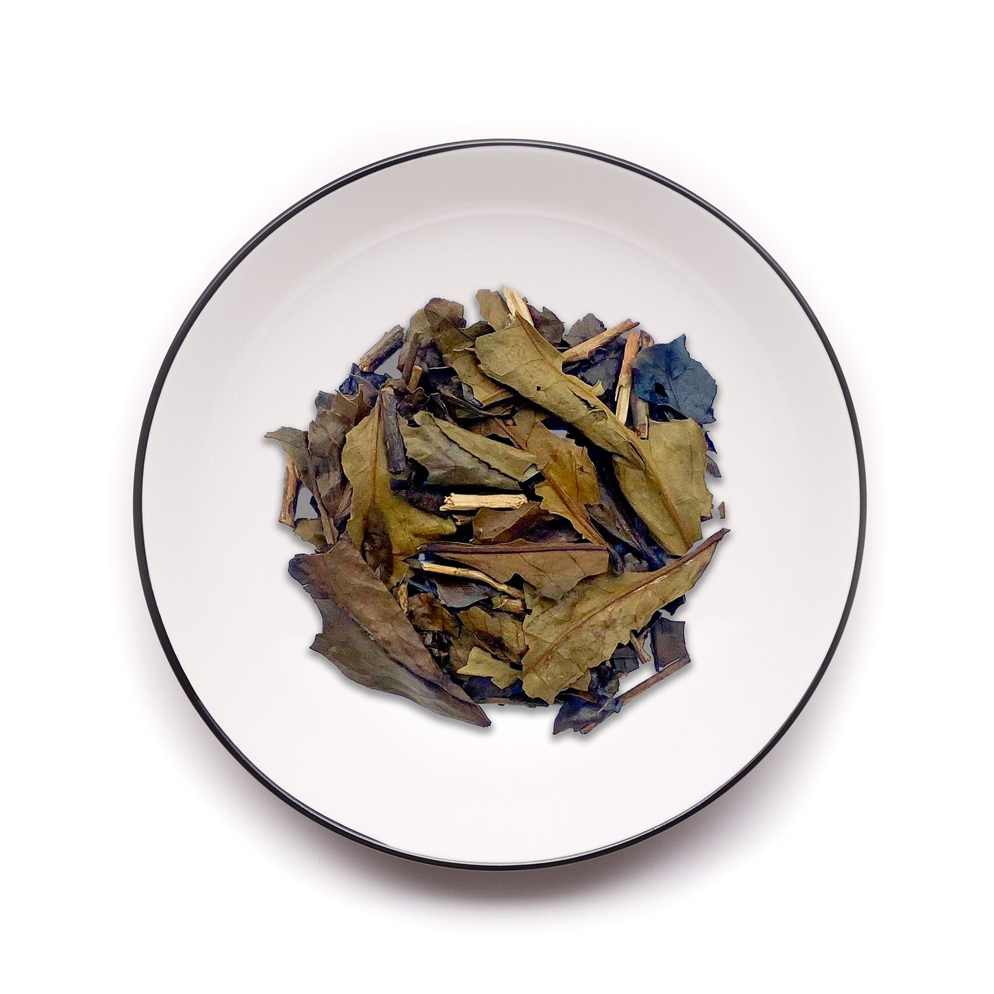 Premium Uji Kyobancha tea leaves from MAISON TOMOKI on a white plate with a black rim, featuring smoky brown leaves, earthy aroma, and traditional Japanese tea craftsmanship.